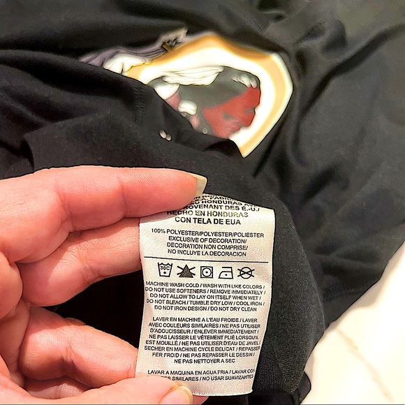 Nike NFL Team Apparel Redskins Dri-Fit Black V-Neck T-Shirt, Women’s Size Medium - Picture 9 of 11